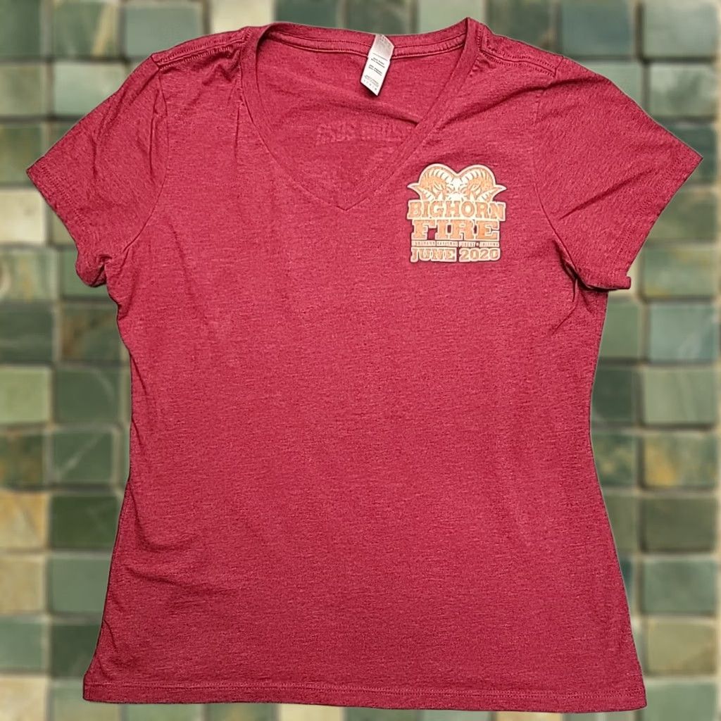 Vintage Wildland Firefighter Shirt Women L 2020 Red Cotton Blend Crew Neck Short Sleeve Graphic Print Size L / US 10 / IT 46 - 1 Thumbnail