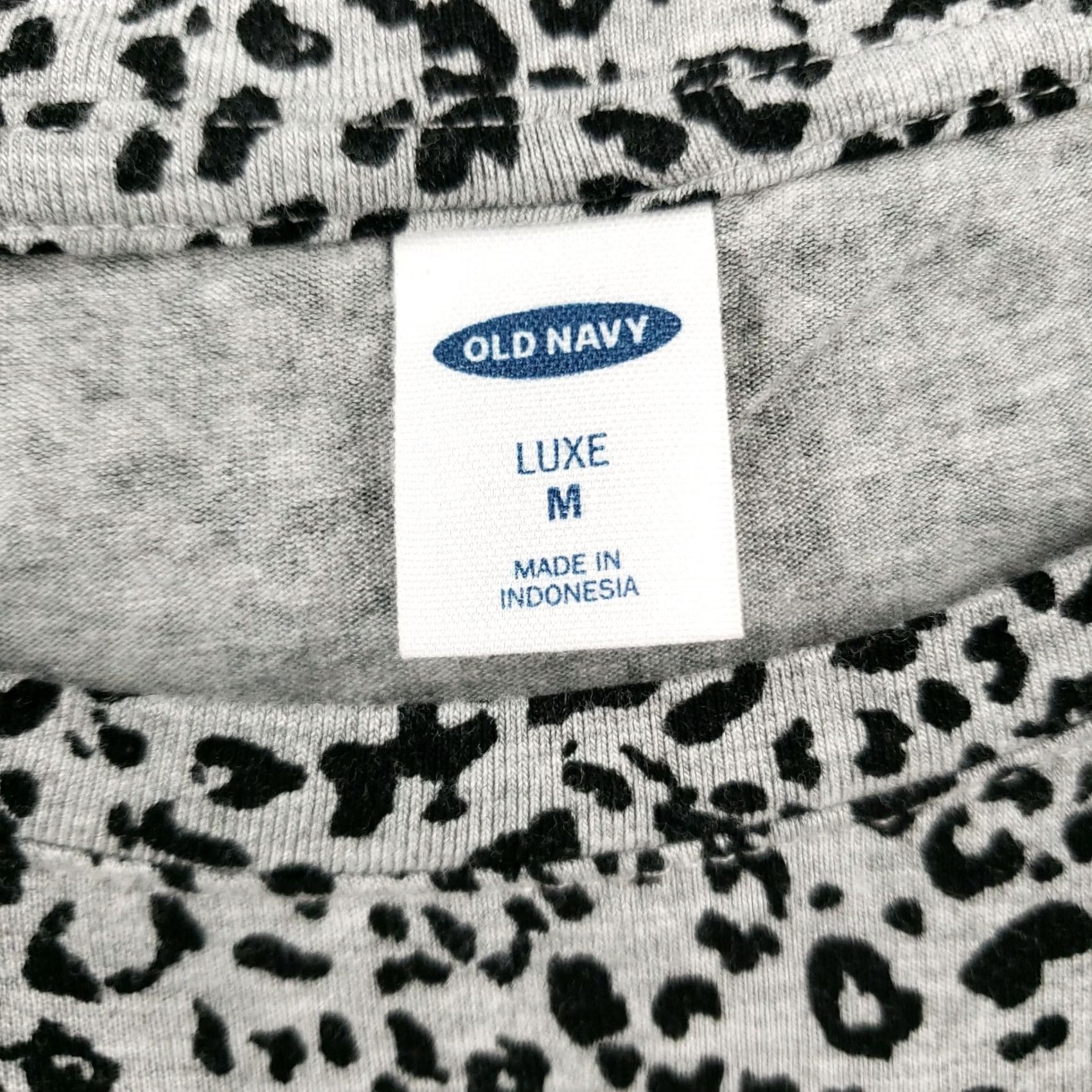 Old Navy Old Navy T-Shirt Womens M Medium Gray Basic Animal Print Short Sleeves Luxe Tee Size M / US 6-8 / IT 42-44 - 3 Thumbnail