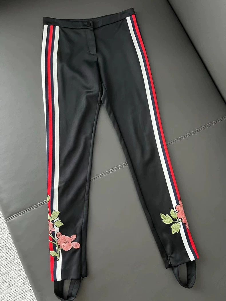 Gucci Gucci Size XS Step on the embroidered flower black leggings Size US 30 / EU 46 - 1 Thumbnail