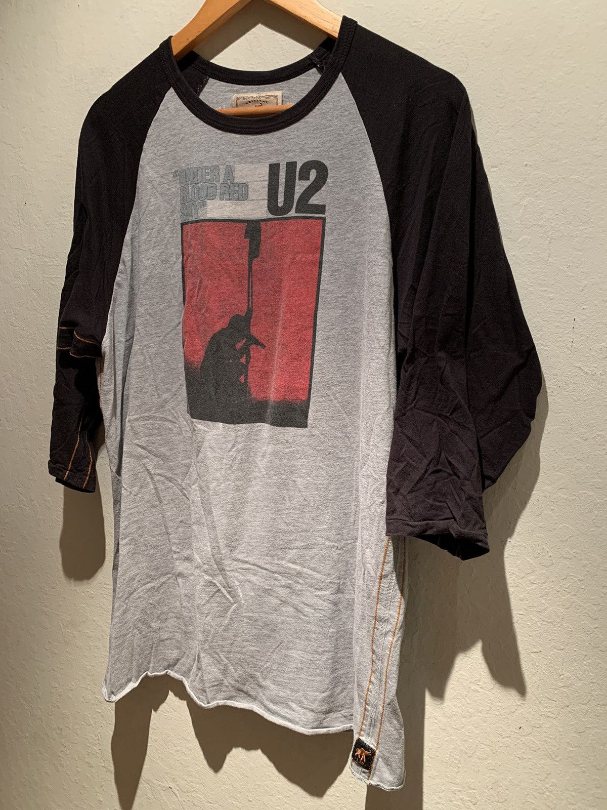 Band Tees × Trunk Ltd × Vintage RARE Vintage U2 Under A Blood Red Sky 1983 Tour Raglan Shirt Size US L / EU 52-54 / 3 - 1 Thumbnail