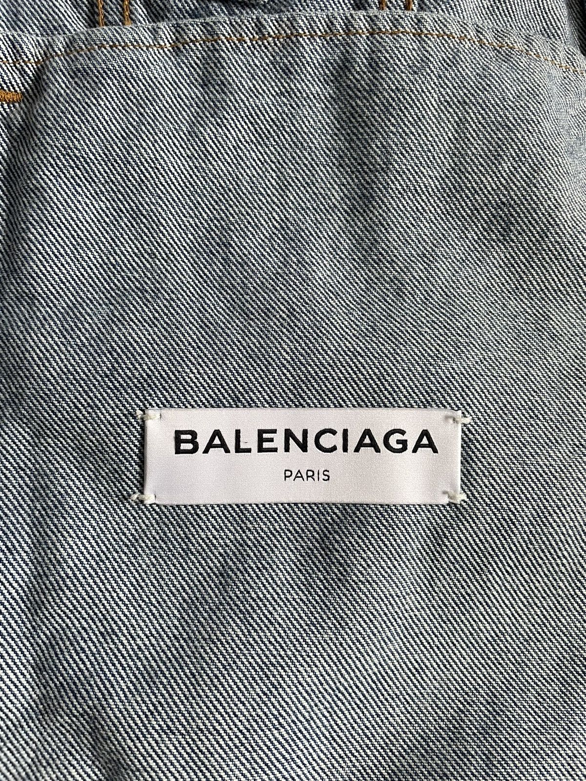 Balenciaga Balenciaga FW17 Oversized Back Logo Denim Jacket Size US M / EU 48-50 / 2 - 7 Thumbnail