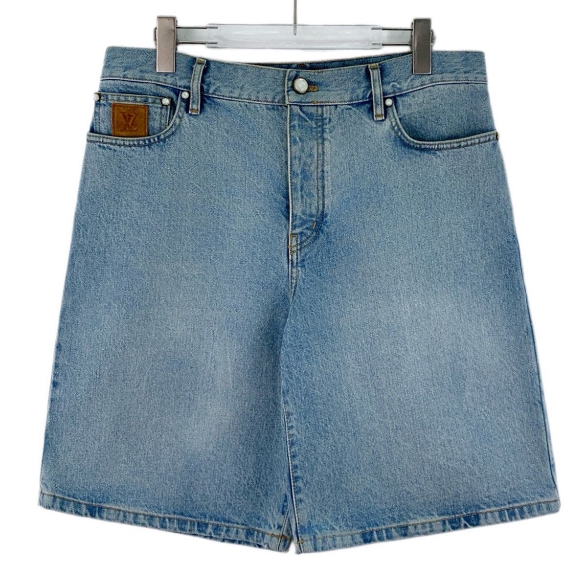 Louis Vuitton Louis Vuitton 25 Blue Logo Leather Patch Denim Shorts K26WX Size US 31 - 1 Thumbnail