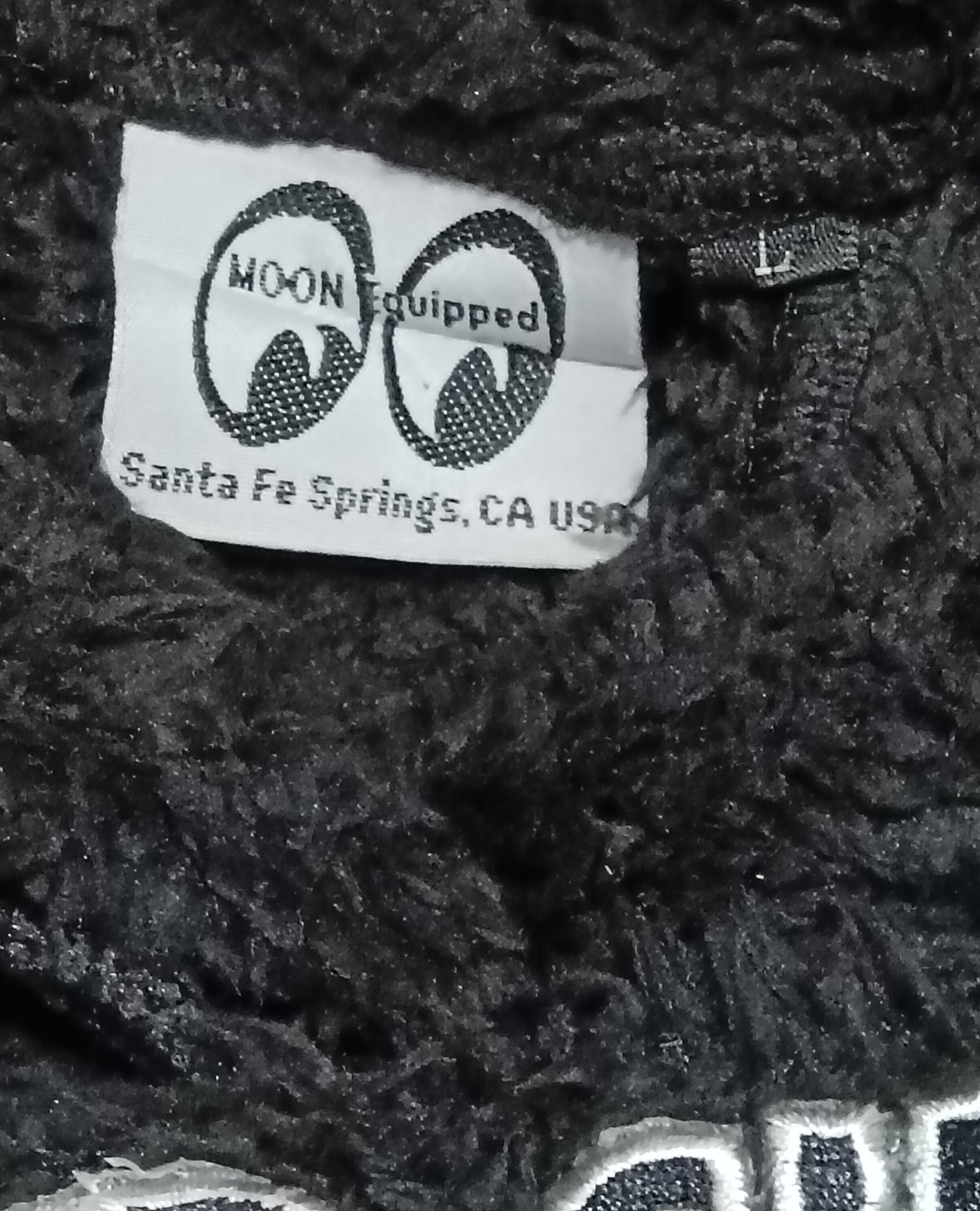 Japanese Brand VINTAGE MOONEYES EQUIPMENT EMBROIDERED HOODIE Size US L / EU 52-54 / 3 - 4 Thumbnail