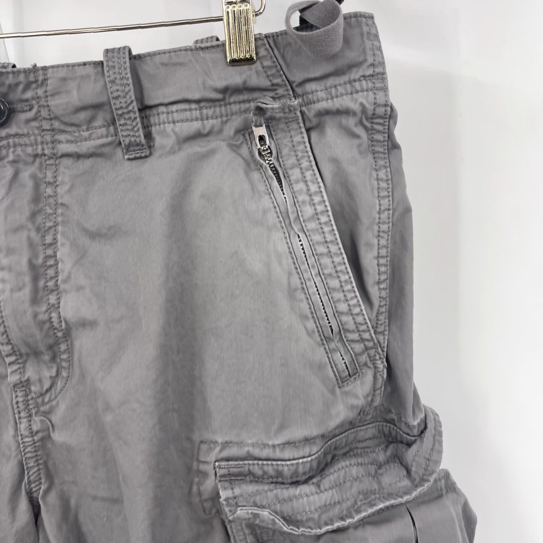 Club Monaco **Men's Club Monaco Cargo Shorts Large 36 Gray Zip Twill** User: Men's Club Monaco Cargo Shorts Large 36 Gray Zip Twill Size US 36 / EU 52 - 5 Thumbnail