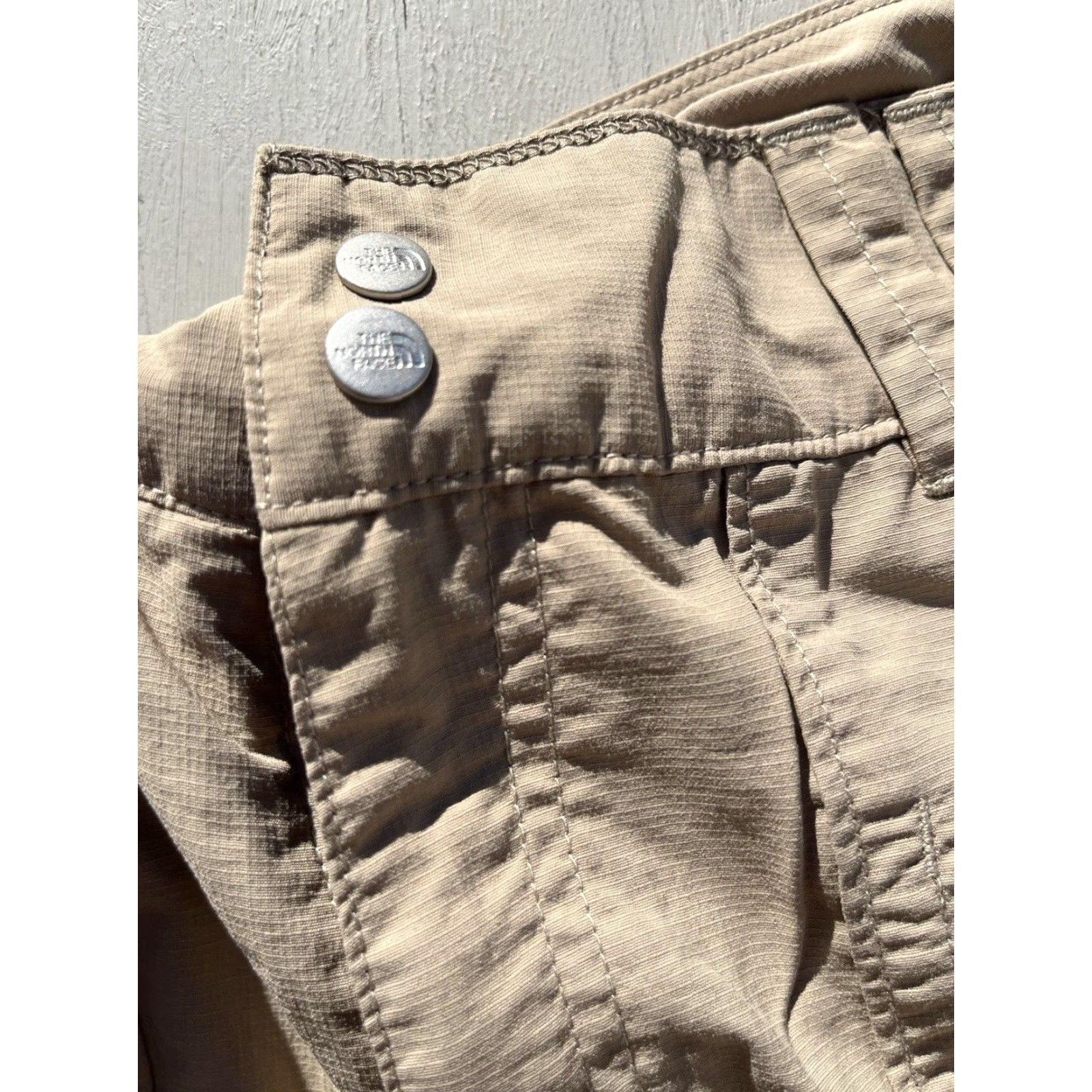 The North Face Women's North Face Pants Beige 12 Convertible Nylon Zip Breath Shorts Hike Camp Size 34" / US 12 / IT 48 - 3 Thumbnail