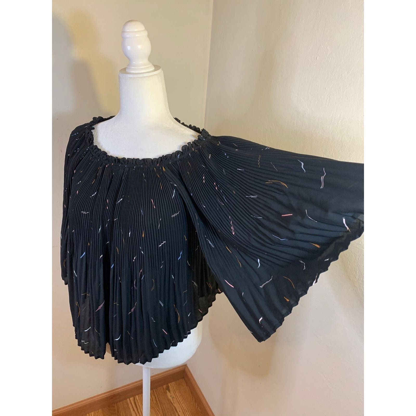 Apt. 9 Apt. 9 Women's Cold Shoulder Black Top size XS Size XS / US 0-2 / IT 36-38 - 2 Thumbnail