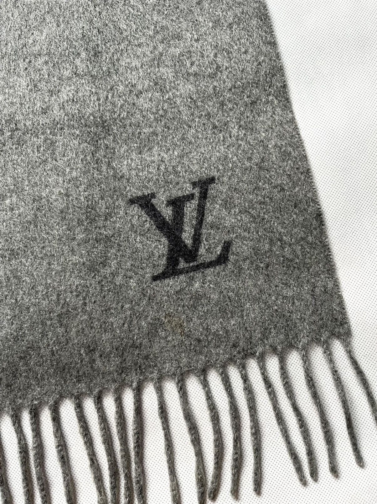 Louis Vuitton Louis Vuitton Single Logo 100% Cashmere Scarf Size ONE SIZE - 2 Thumbnail
