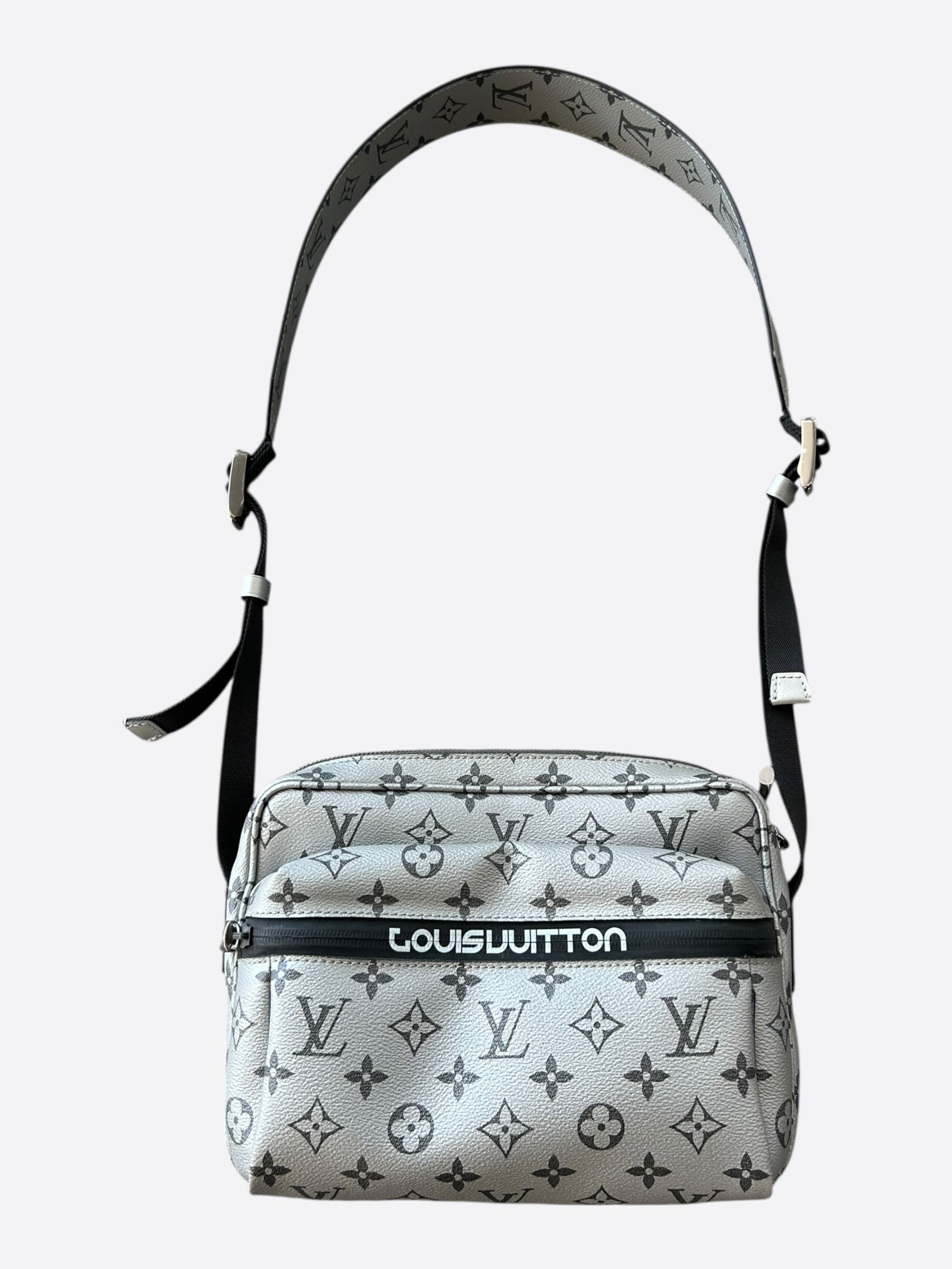 Louis Vuitton Louis Vuitton Silver Monogram Outdoor Messenger Bag Size ONE SIZE - 1 Thumbnail