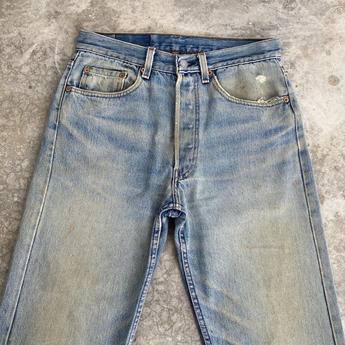 Levi's Vintage 90’s Levis 501 Faded Blue Distressed Dirty Jeans Size US 30 / EU 46 - 2 Thumbnail