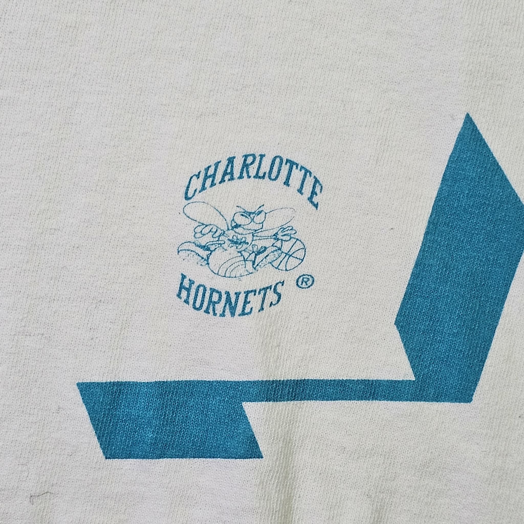 NBA Charlotte Hornets Vintage 90s Starter Shatter T-Shirt Size US XXL / EU 58 / 5 - 4 Thumbnail