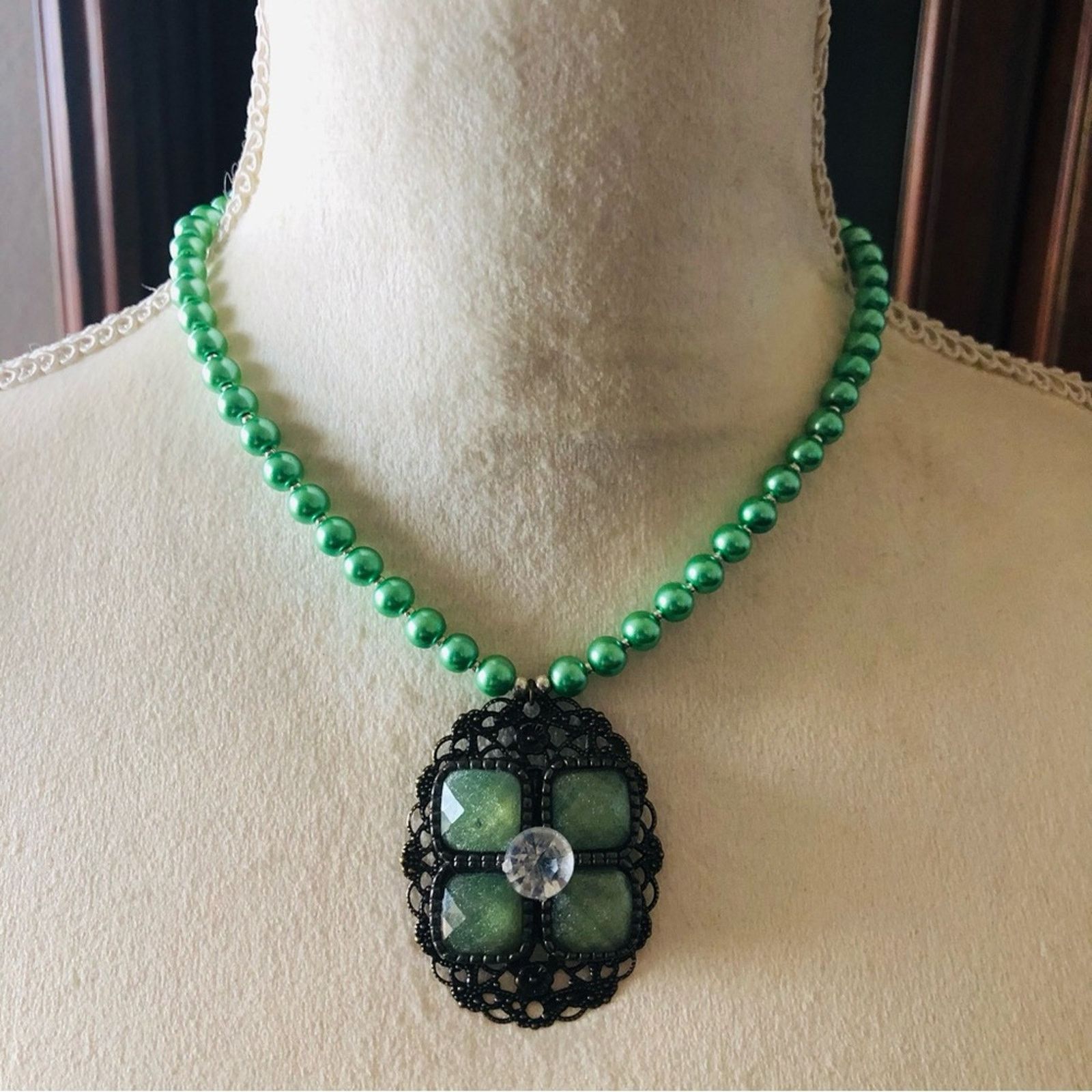 Handmade Handcrafted repurpose speckle green glass Pearl necklace Size ONE SIZE - 3 Thumbnail