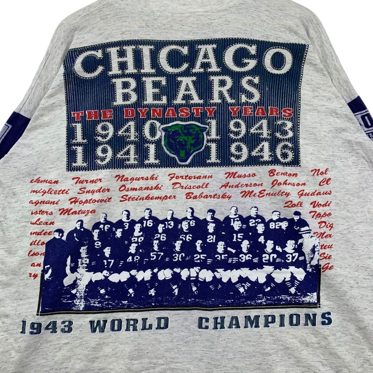 Vintage Vintage CHICAGO BEAR NFL Team The Dynasty Years 1943 T-Shirt Size US XXL / EU 58 / 5 - 6 Thumbnail