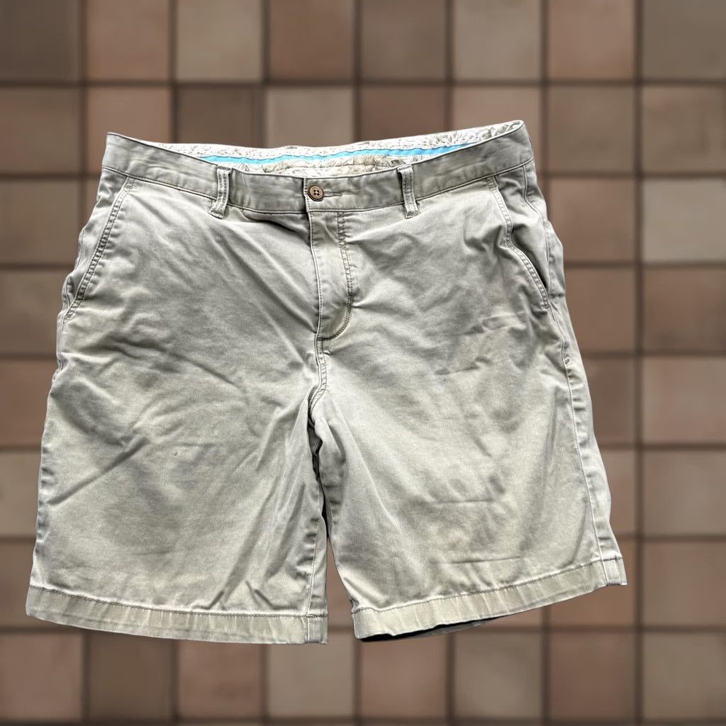 Tommy Bahama Tommy Bahama Shorts Mens 36 Beige Chino Stretch 9 Inseam Casual Cotton Summer Mens Size US 36 / EU 52 - 1 Thumbnail