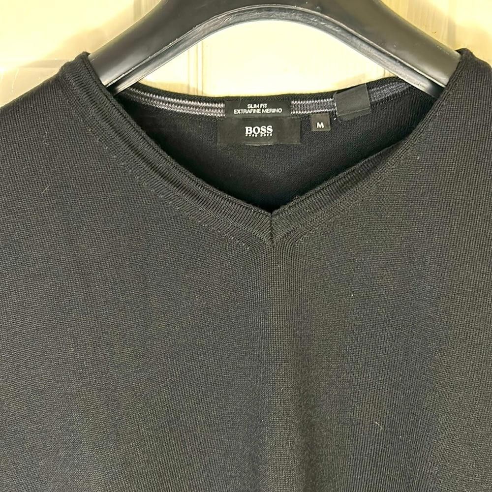 Hugo Boss BOSS - Slim fit - Med - Blk - Extra fine Merino VN Sweater Size US M / EU 48-50 / 2 - 1 Thumbnail