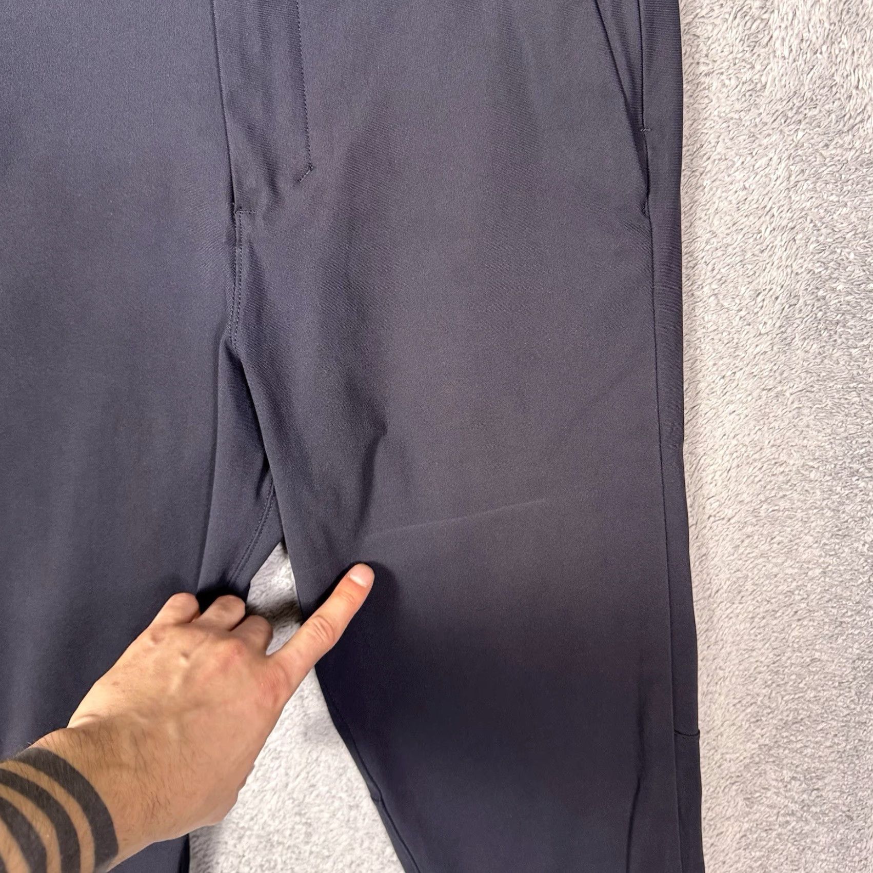 Lululemon Lululemon Commission Pants Mens 30x31 Black Slim Taper Tech ABC Chinos Stretch Size US 30 / EU 46 - 4 Thumbnail