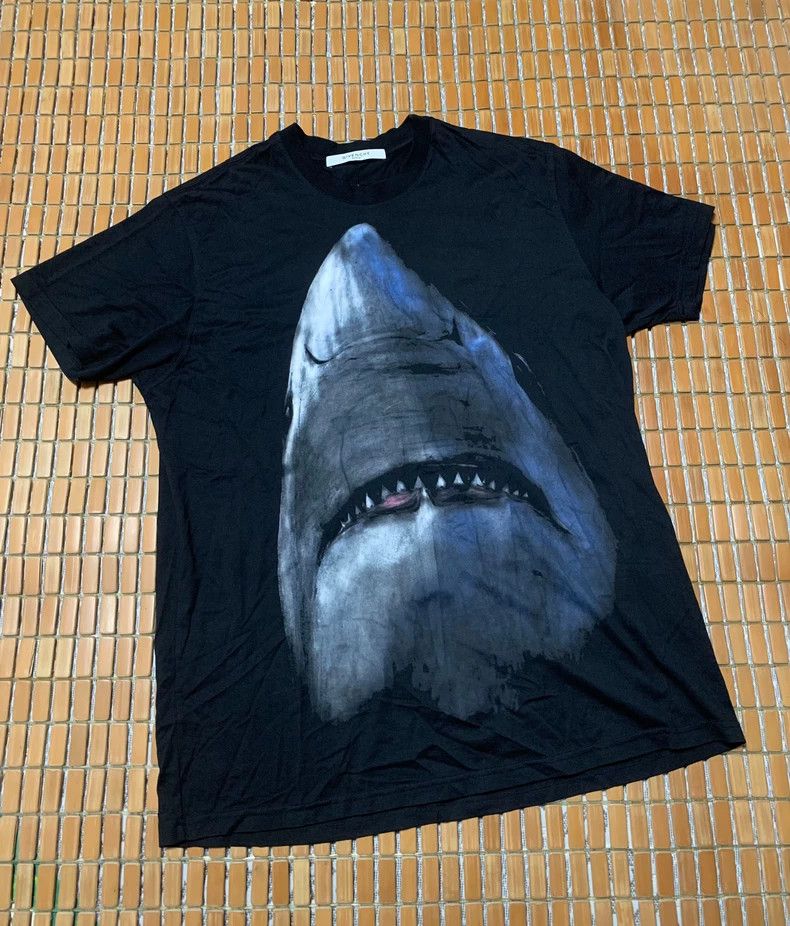Givenchy Givenchy Great White Shark Print Short Sleeve Size US S / EU 44-46 / 1 - 1 Thumbnail