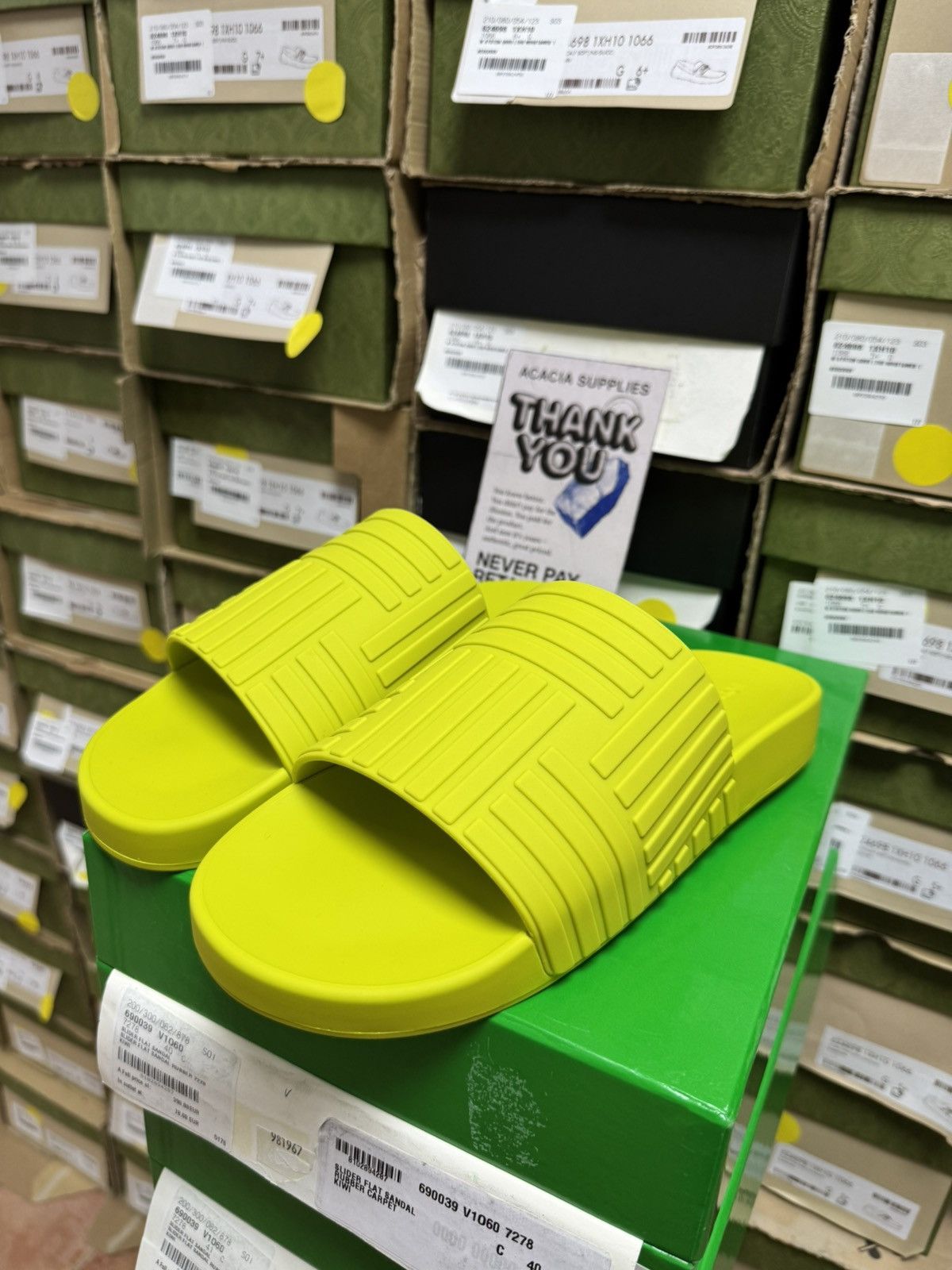 Bottega Veneta Bottega Veneta Embossed Rubber Slides Size US 7 / EU 40 - 3 Thumbnail