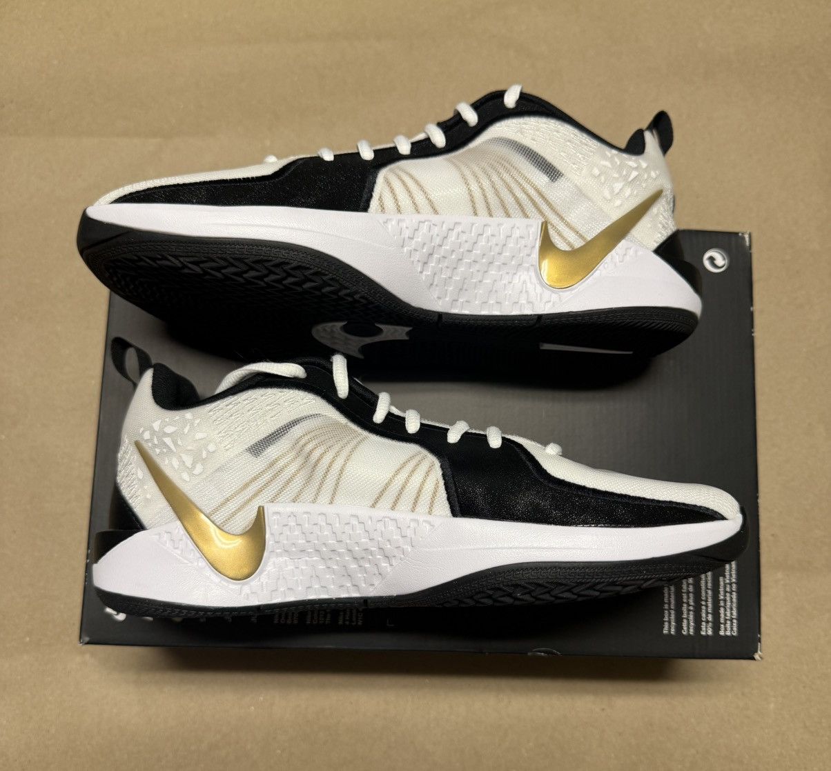 Nike Nike Air Sabrina 2 KC GS Gold Quest size 5y Basketball NEW! Size US 5 / EU 37 - 2 Thumbnail