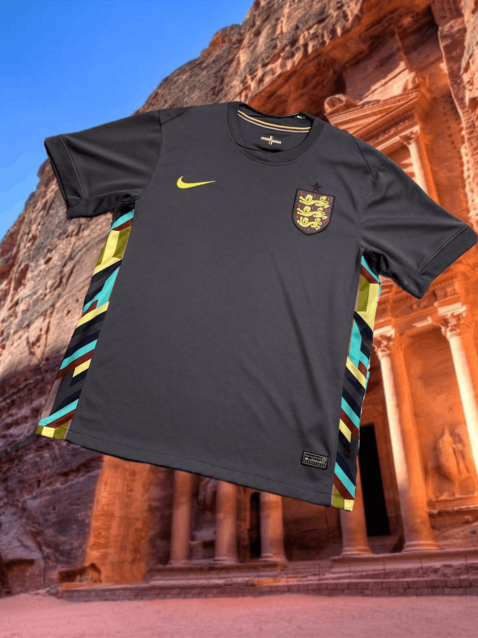 Nike Jerseys Nike DRI-FIT ENGLAND Football T-Shirt Y2K Vintage Size US M / EU 48-50 / 2 - 1 Thumbnail