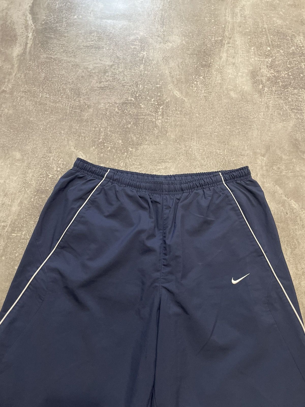 Nike Vintage Nike Nylon Shorts Swoosh Logo Y2K Size M Size US 32 / EU 48 - 2 Thumbnail