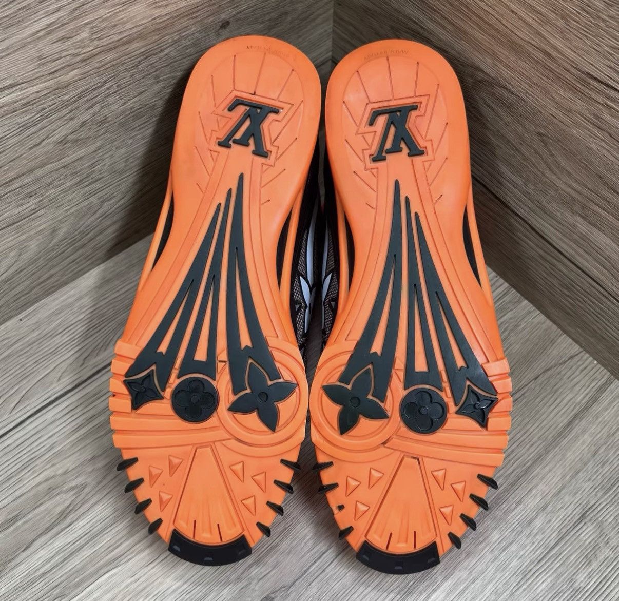 Louis Vuitton Louis Vuitton Sprint Grey & Orange Sneakers J41 Size US 9 / EU 42 - 6 Thumbnail