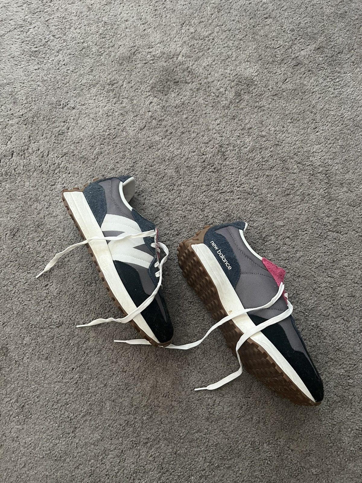 New Balance New Balance 327 size 9.5 Size US 9.5 / EU 42-43 - 2 Thumbnail