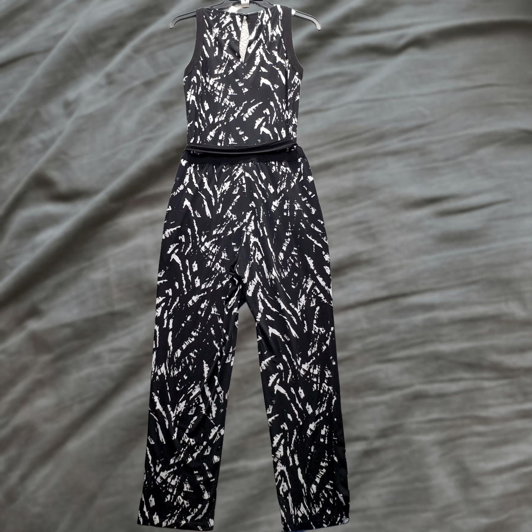 Vintage Caché Jumpsuit Womens Size 8 V-Neck Tie Waist Multi Printed Stretch Sleeveless Geometric Straight Leg Size 30" / US 8 / IT 44 - 1 Thumbnail