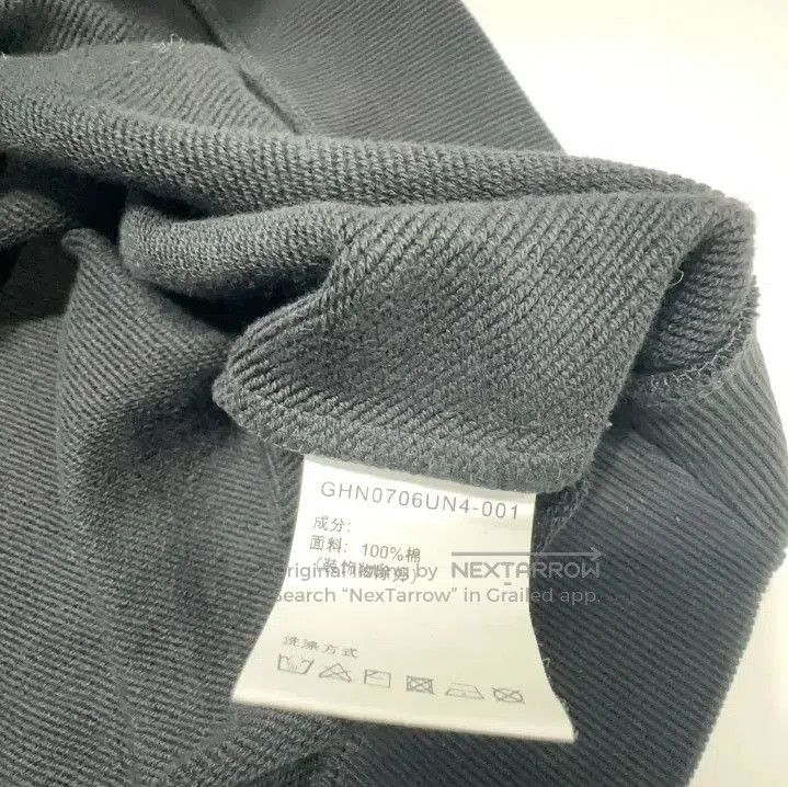 Givenchy Givenchy Men's Solid Crewneck Letter Print Sweatshirt. Size US M / EU 48-50 / 2 - 2 Thumbnail