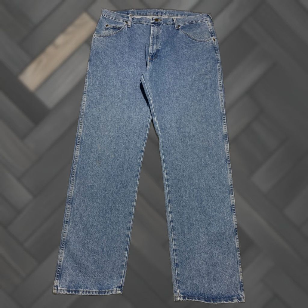 Wrangler Wrangler Jeans 38x32 Medium Wash 5-Pocket Straight Leg Regular Fit Mens Denim Blue 965TPSL Size US 38 / EU 54 - 1 Thumbnail