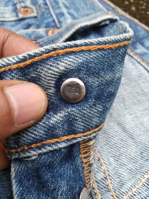 Levi's 90s Vintage Levis 501 Made In USA Distressed Jeans 34x30 Size US 34 / EU 50 - 8 Thumbnail