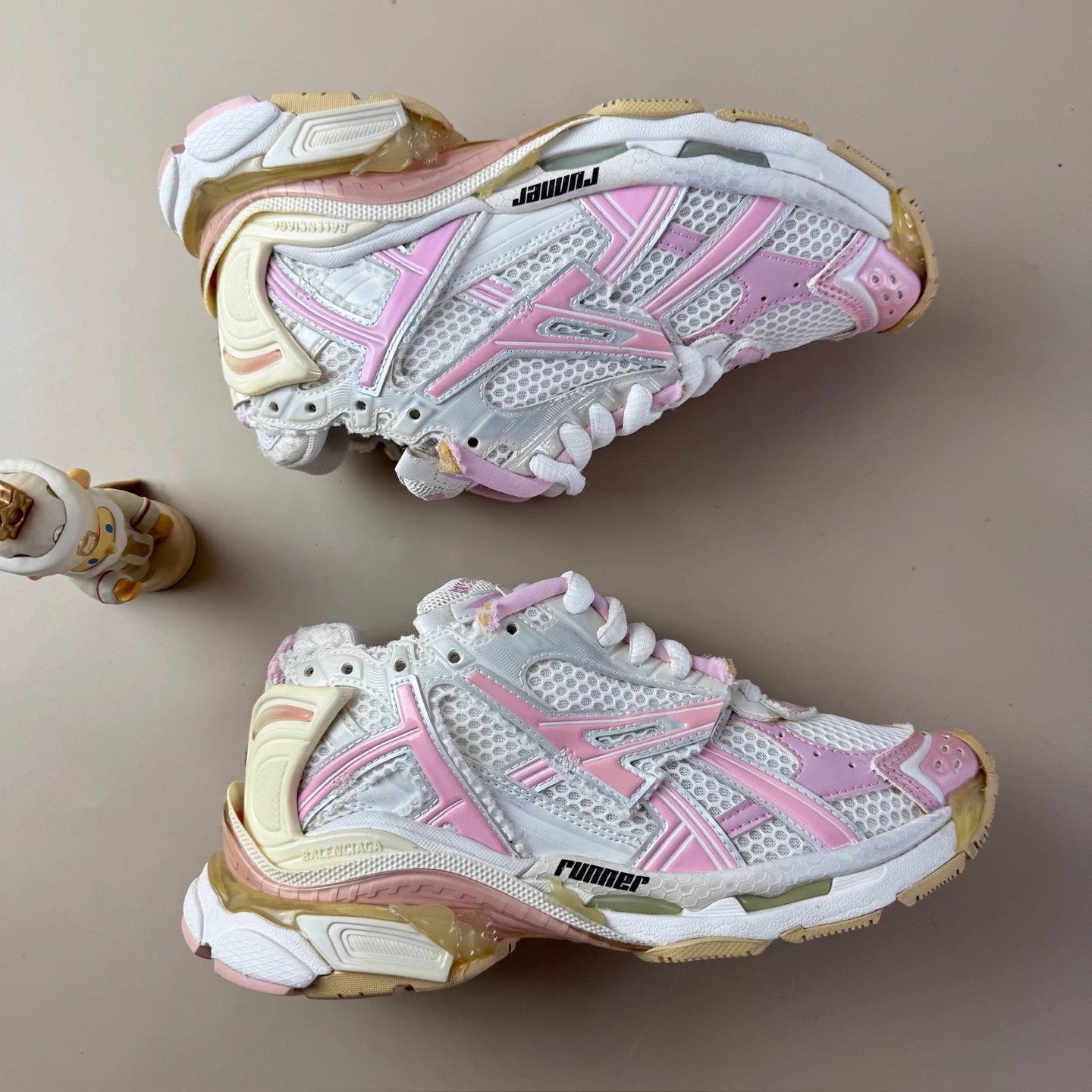 Balenciaga Balenciaga White Pink Runner Sneakers 35 99% New Size US 4 / IT 34 - 4 Thumbnail