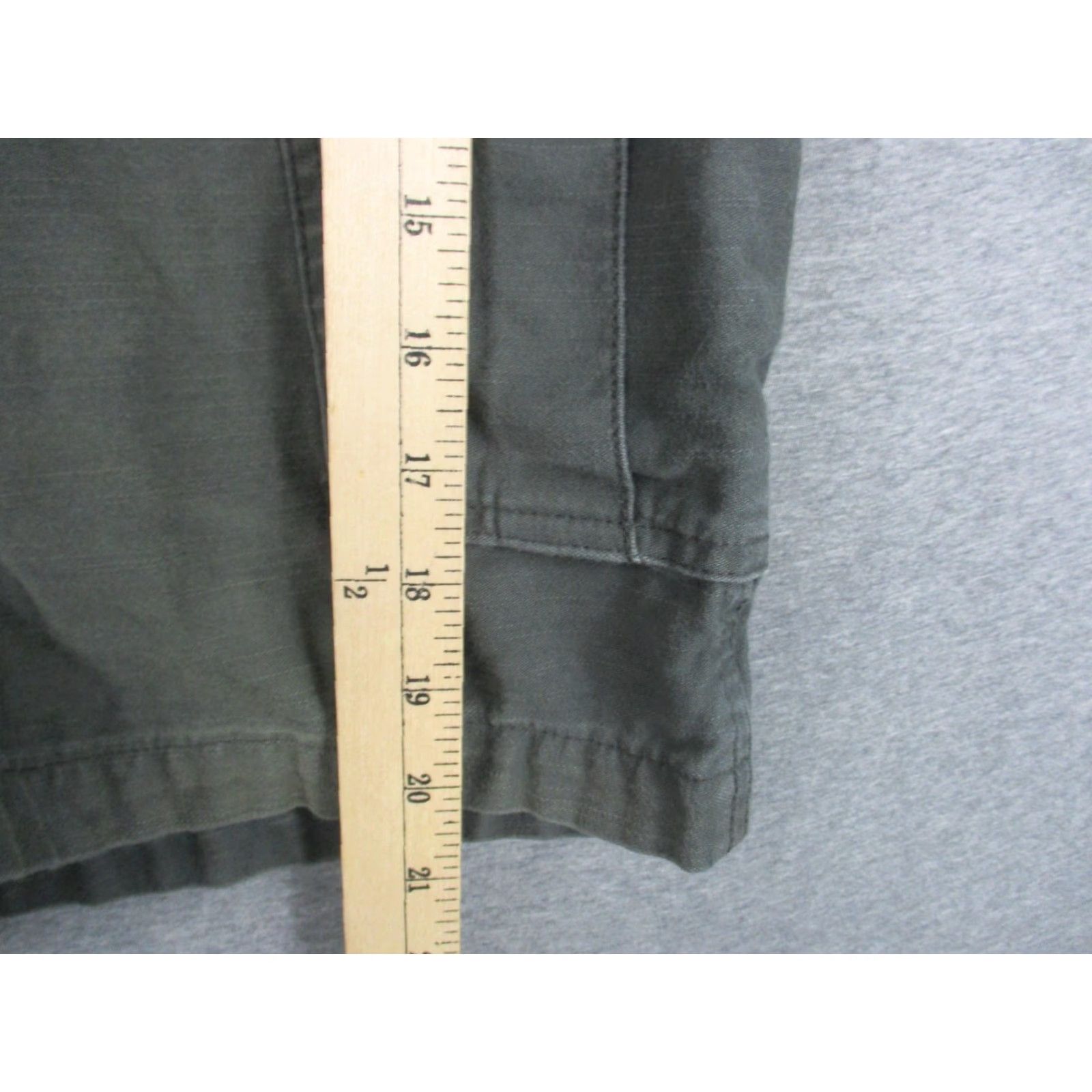 Levi's Levi’s Cargo Short Mens Size 32 Color Olive Zip Fly Casual Outdoors Size US 32 / EU 48 - 7 Thumbnail