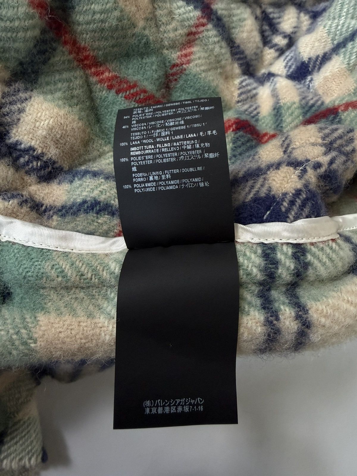 Balenciaga Balenciaga 2018 Pre-Fall Quilted Coat with Muffler Docking Size US XL / EU 56 / 4 - 10 Thumbnail
