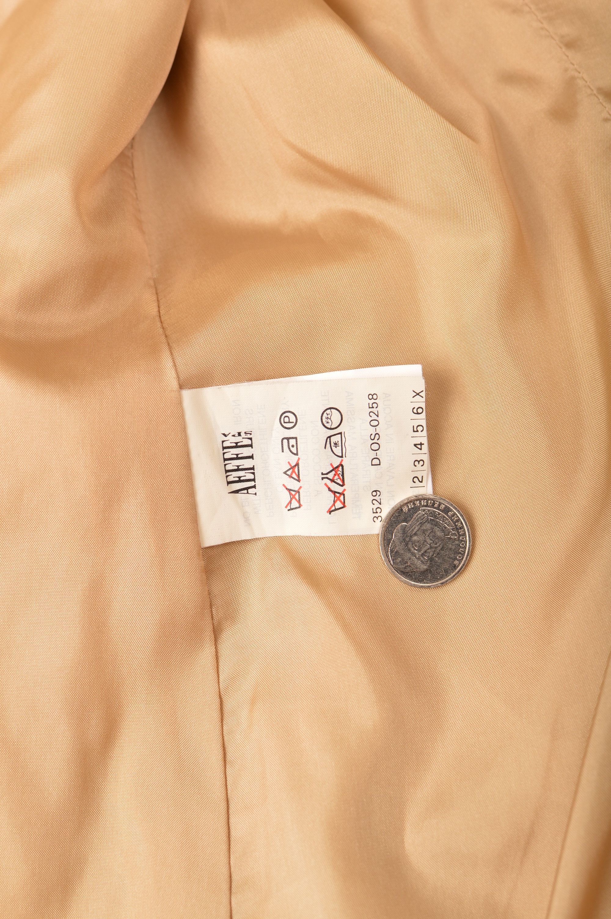 Designer × Moschino × Vintage Moschino Couture Vintage Embroidered Flowers Beige Blazer Size L / US 10 / IT 46 - 5 Thumbnail
