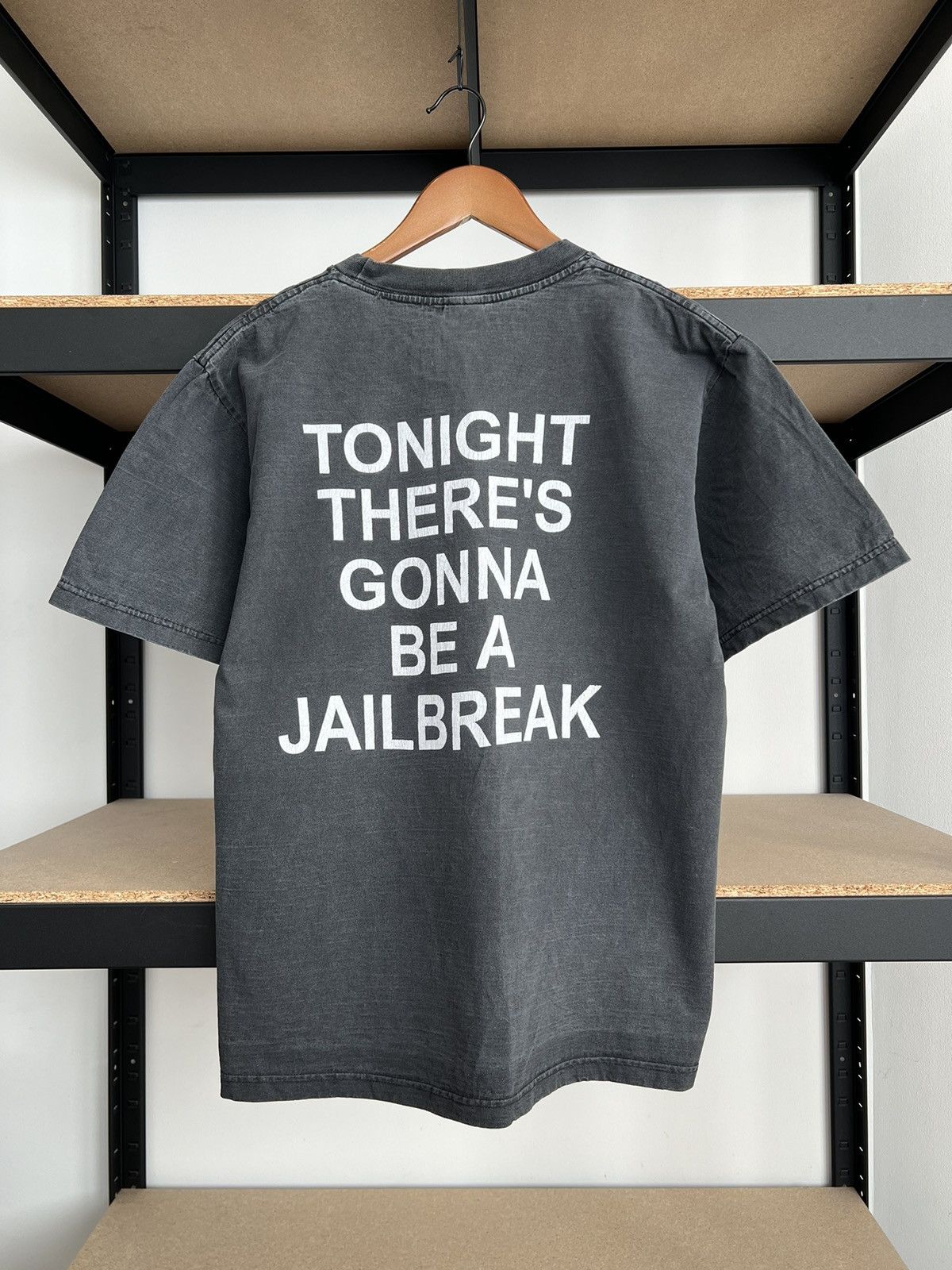 Band Tees Vintage 90s Thin Lizzy Jailbreak Faded Black T-shirt Size US M / EU 48-50 / 2 - 2 Thumbnail