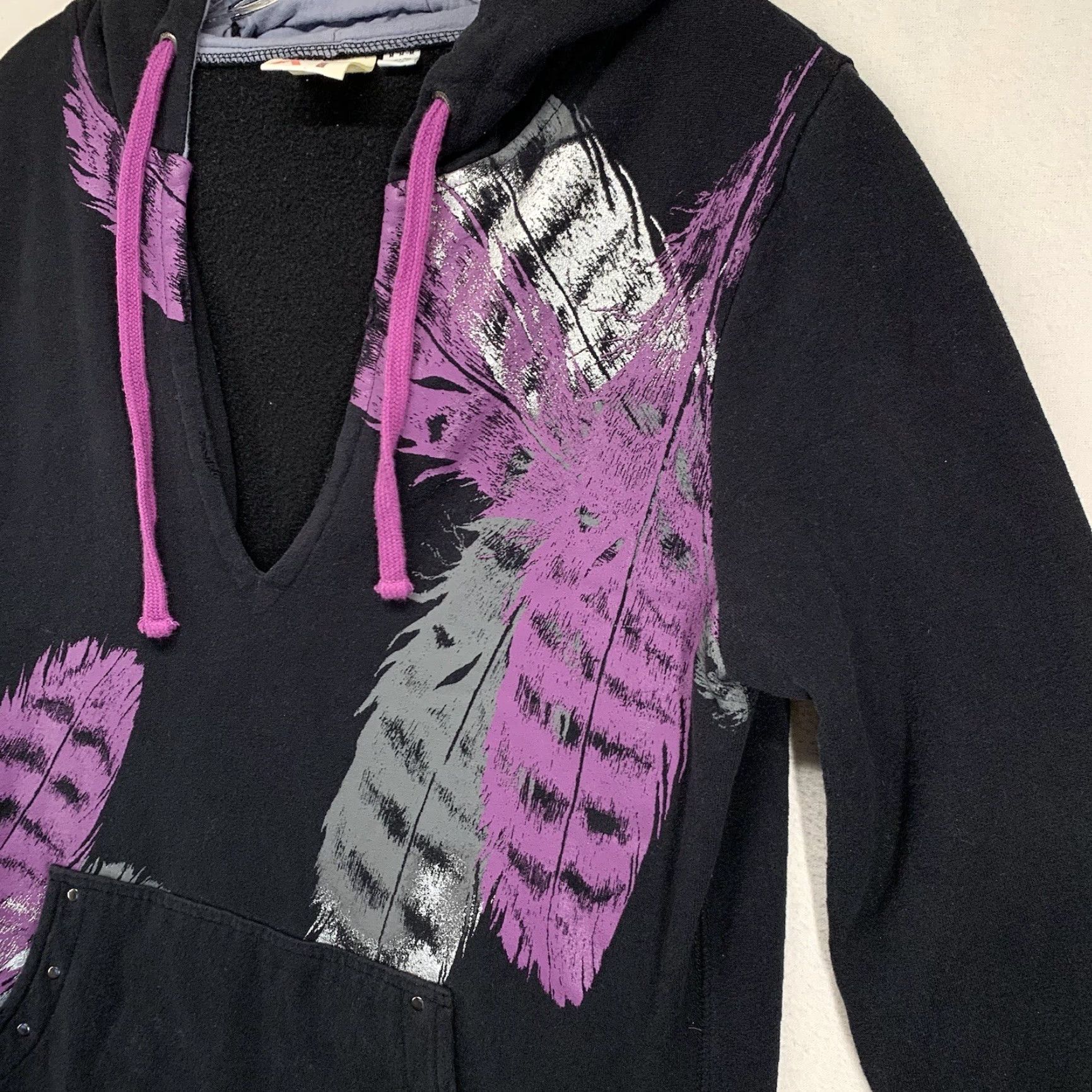 Vintage VINTAGE ROXY Hoodie Women's M Purple Black 90s Beach Grunge Surfer Girl Logo Graphic Print Hooded Pockets Crew Neck All Seasons Size M / US 6-8 / IT 42-44 - 4 Thumbnail