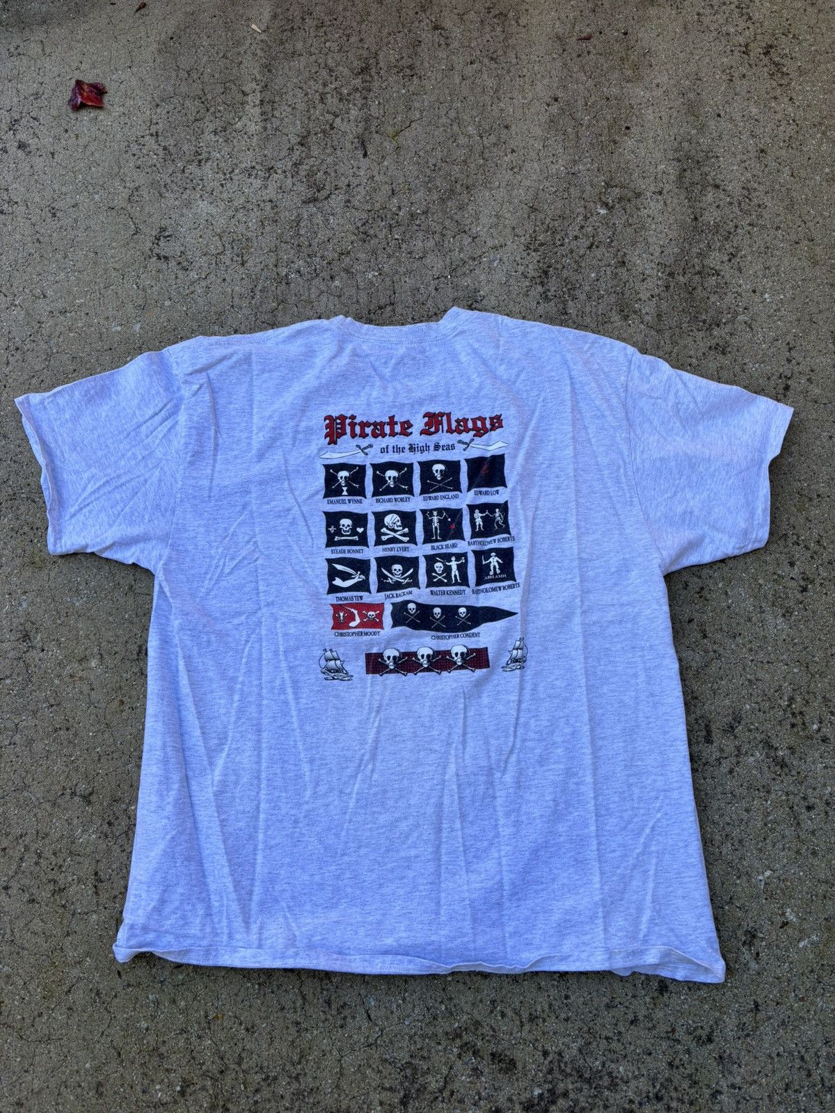 Vintage Vintage Pirate Flags T shirt Size US XL / EU 56 / 4 - 1 Thumbnail