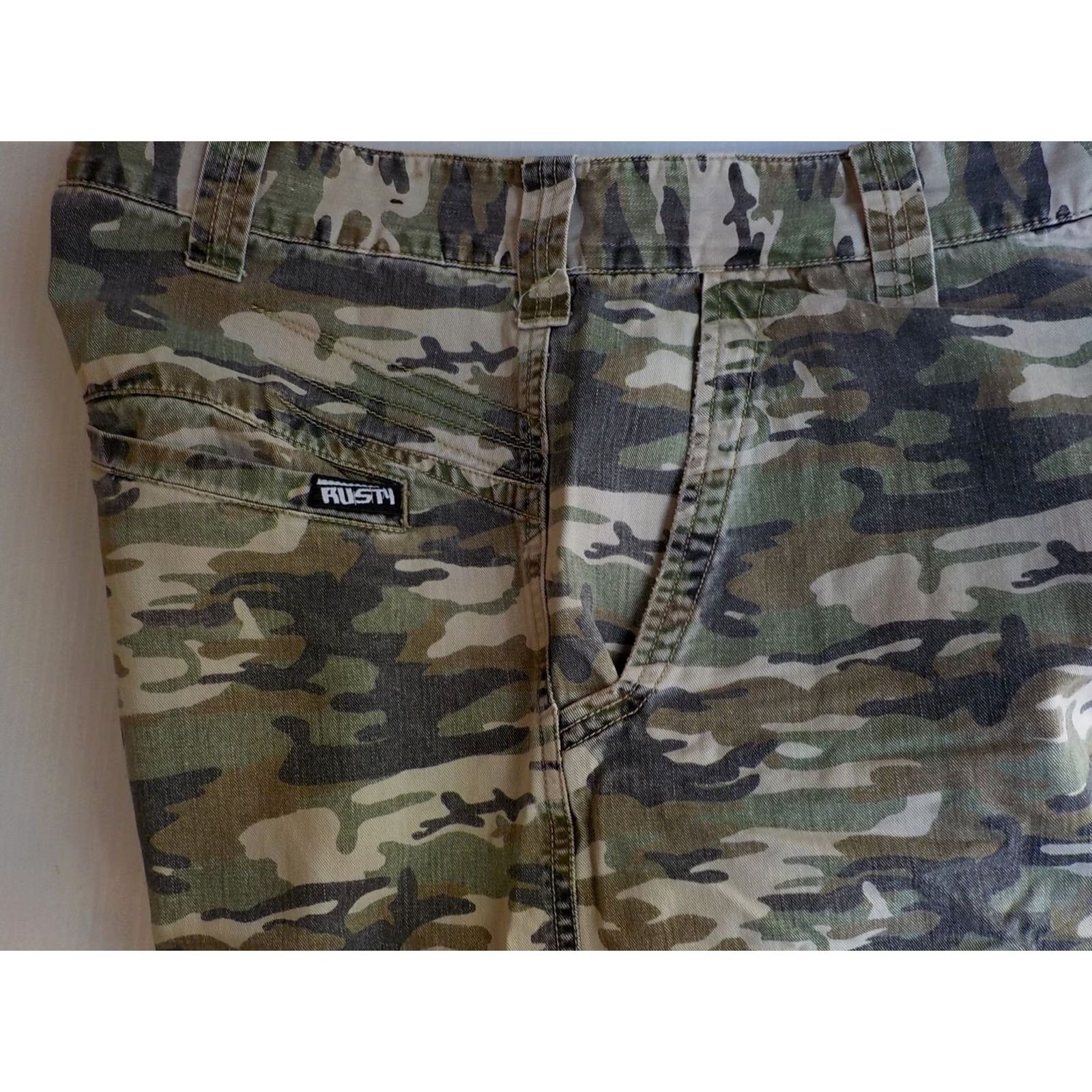 Rusty VINTAGE Rusty Mens Cargo Shorts Camouflage Cotton Green Brown Beige SZ 32 Size US 32 / EU 48 - 2 Thumbnail