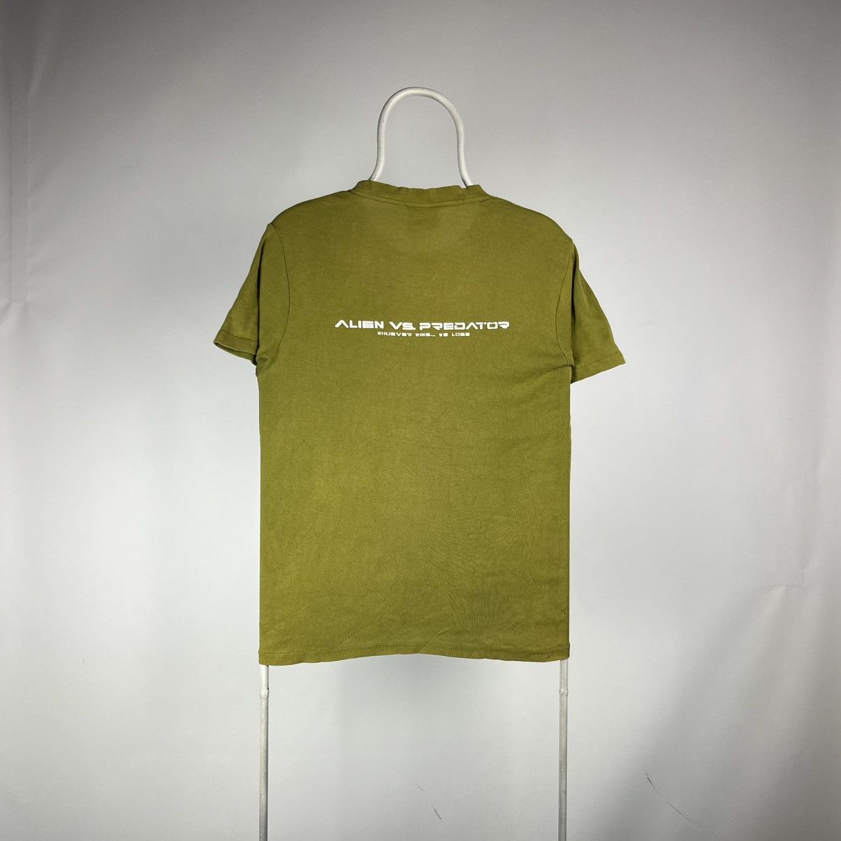 Expert Horror 2004 Movie Promo Alien va Predator tshirt size Small Size US S / EU 44-46 / 1 - 2 Thumbnail