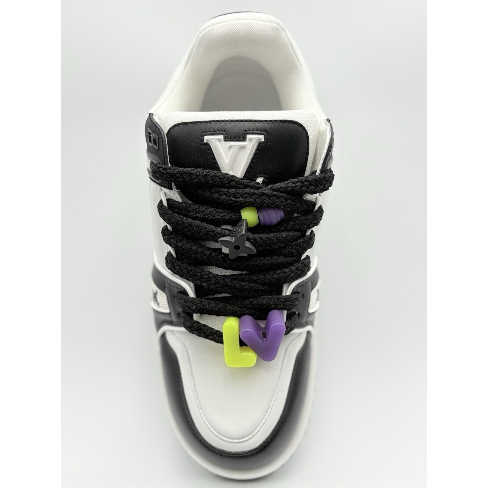 Louis Vuitton (10-10.5 US) Louis Vuitton Maxi ' Black White ' | EXCELLENT! Size US 10 / EU 43 - 5 Thumbnail