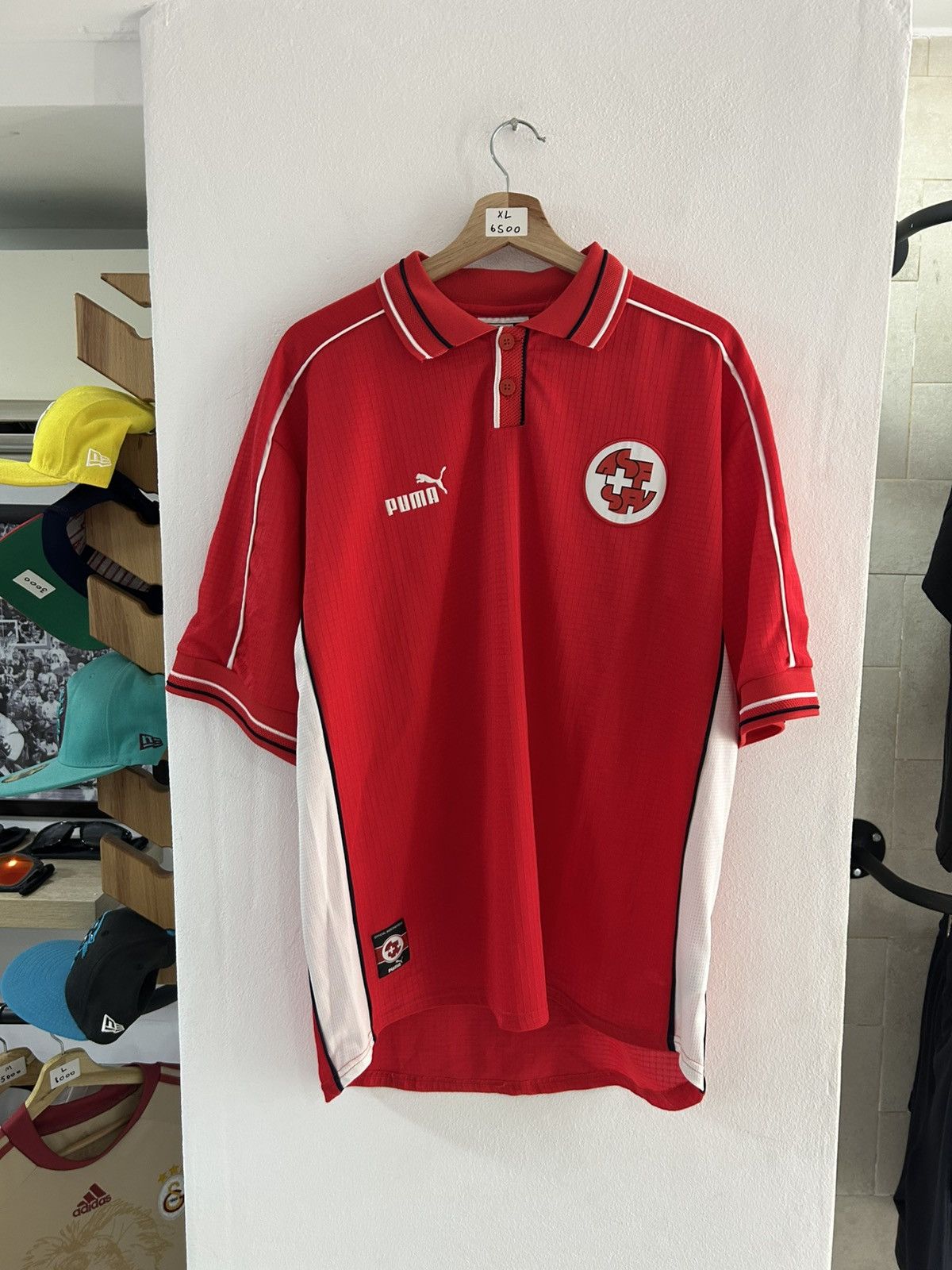 Puma × Vintage 1999/00 Switzerland Home jersey Size US XL / EU 56 / 4 - 1 Thumbnail
