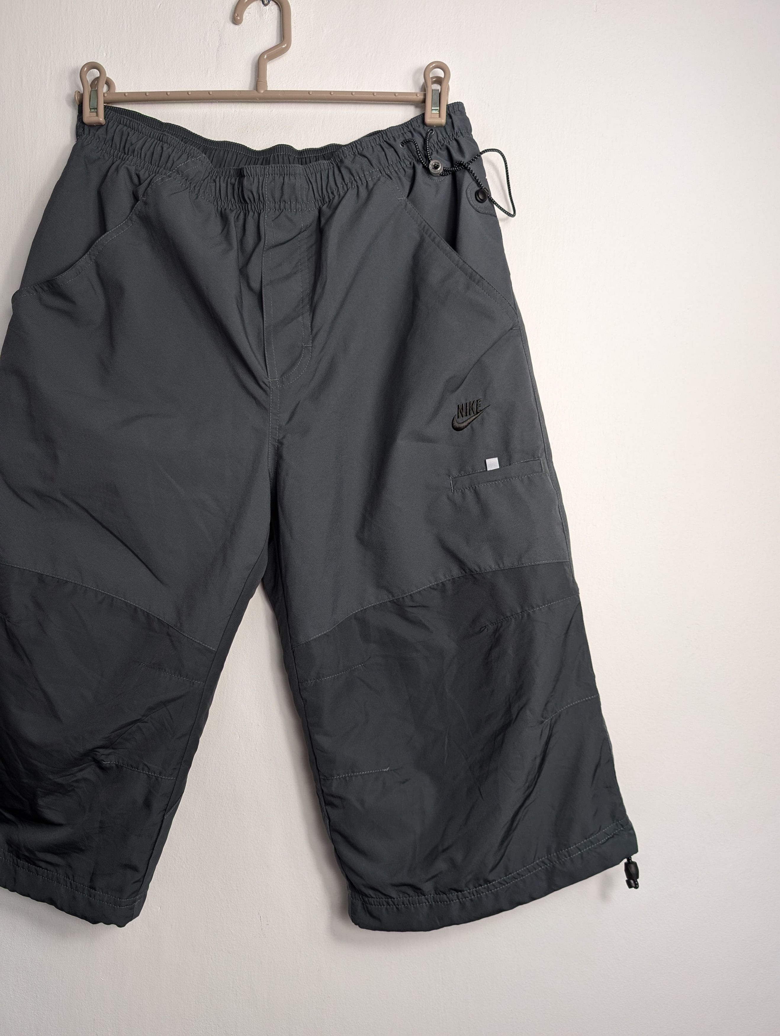 Nike Vintage Nike Y2K 00s 2/3 Shorts Embroidered Swoosh Logo Size US 32 / EU 48 - 1 Thumbnail