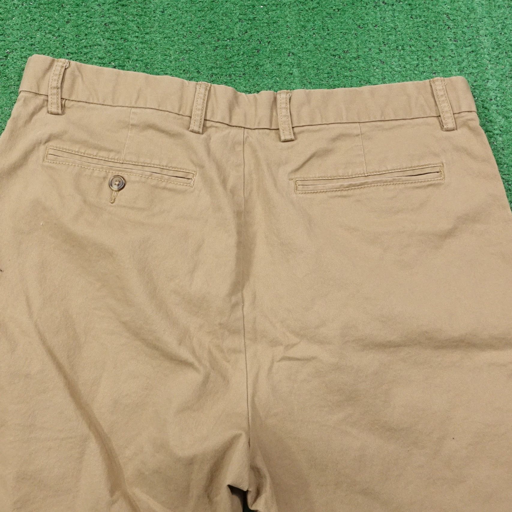 Old Navy OLD NAVY Chino Shorts Mens Slim Fit Beige Cotton Size 38 Casual Size US 38 / EU 54 - 4 Thumbnail