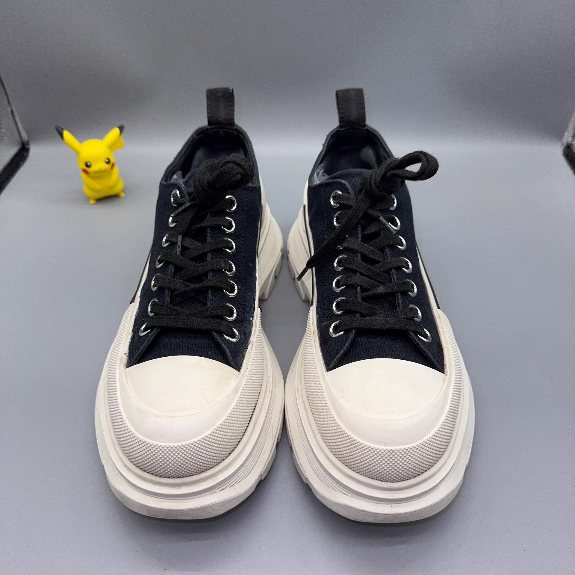 Alexander McQueen Alexander McQueen Tread Slick White Black 41 Size US 8 / EU 41 - 2 Thumbnail