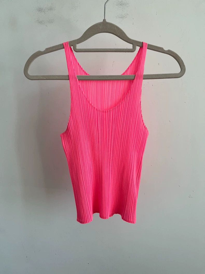Issey Miyake Pleated Sleeveless Top - dmc