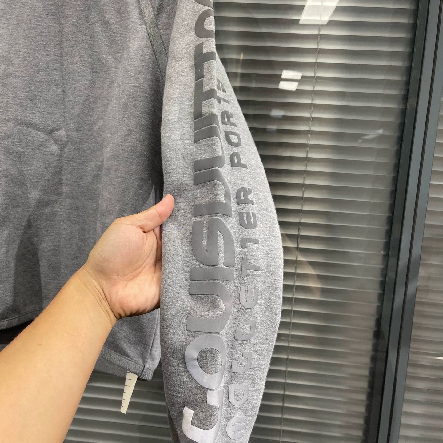 Louis Vuitton LV Gray Side Reflective Stripes Lettering Sweatshirt XL 99N Size US XL / EU 56 / 4 - 4 Thumbnail