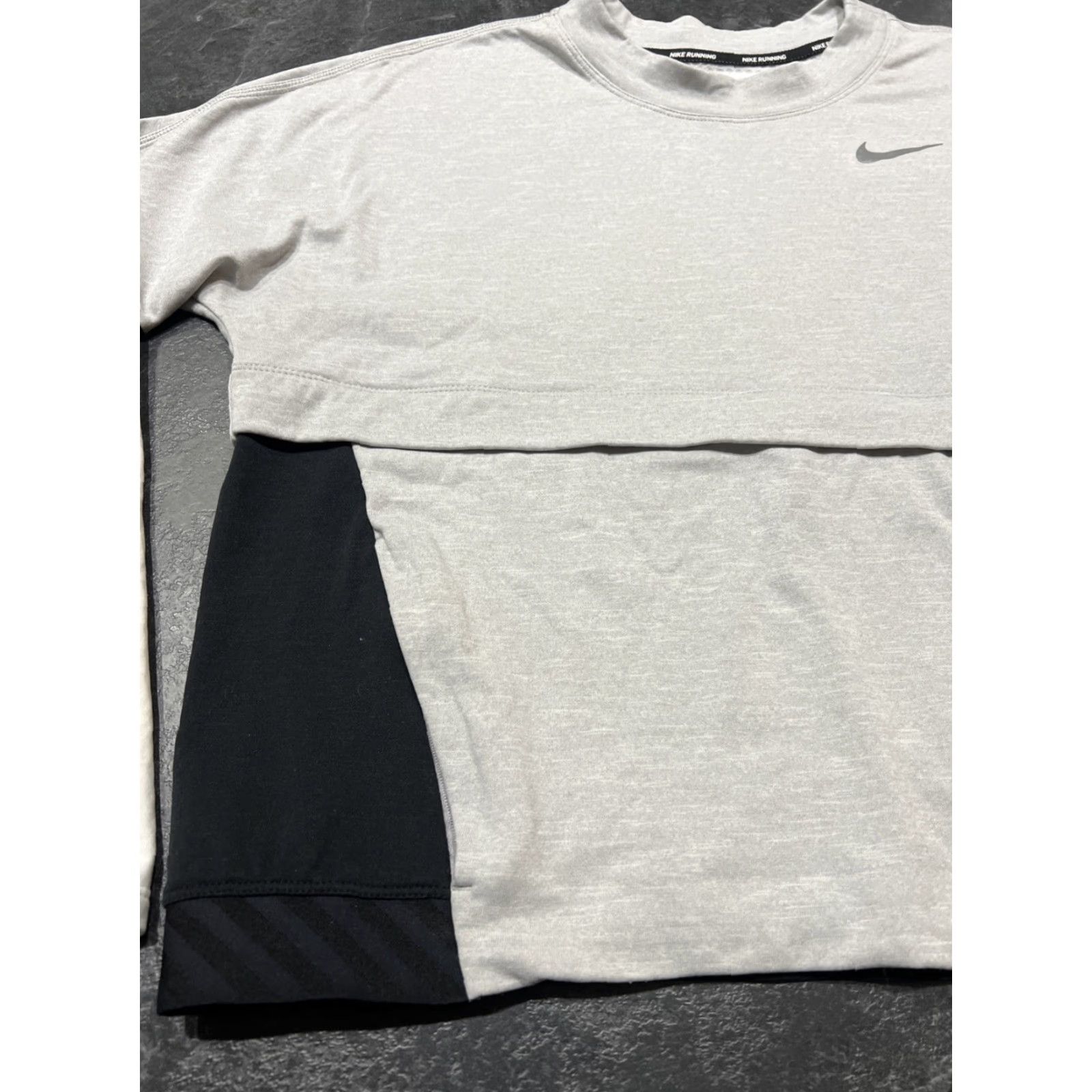 Nike VINTAGE Nike Running Therma-Sphere Long Sleeve Top Women's L Gray AJ8671-059 Size L / US 10 / IT 46 - 4 Thumbnail