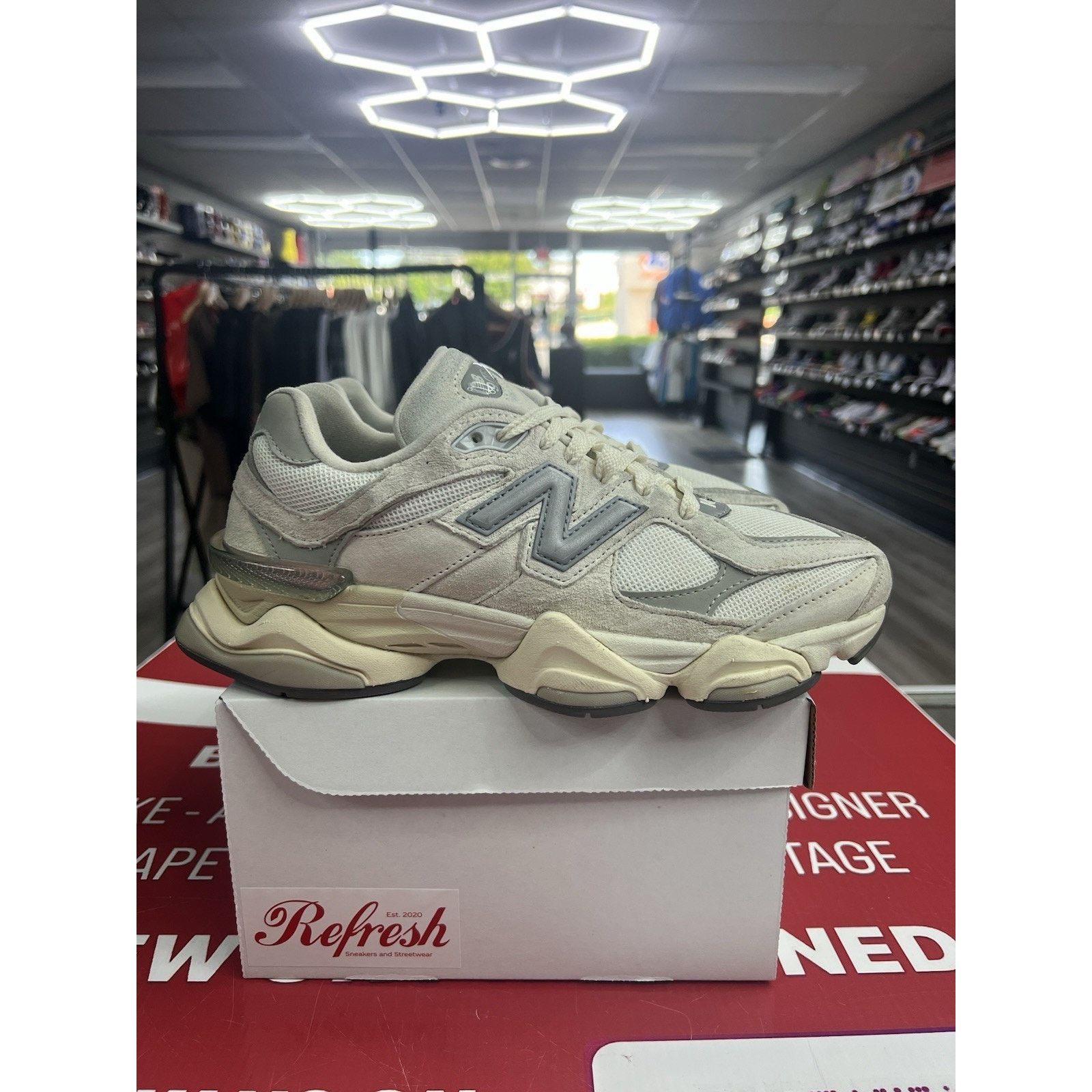 New Balance New Balance 9060 Sea Salt White Size 7 (U9060ECA) Size US 7 / EU 40 - 1 Thumbnail