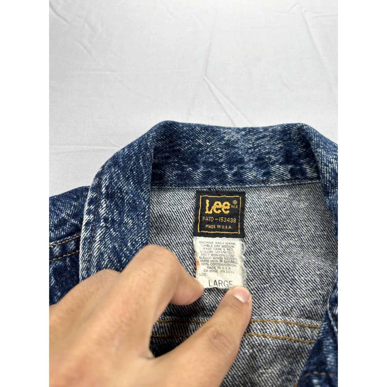 Lee VINTAGE Lee Jacket Mens Large Blue Denim Stone Wash Trucker Bomber USA 90s Size US L / EU 52-54 / 3 - 4 Thumbnail