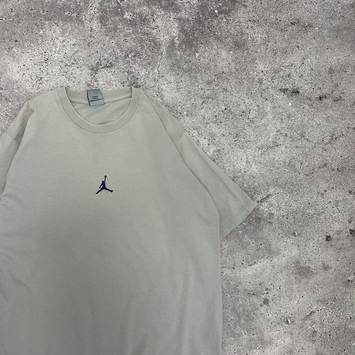 Jordan Brand Vintage 00s Jordan Embroidered logo tee bleached y2k og hype Size US XL / EU 56 / 4 - 2 Thumbnail